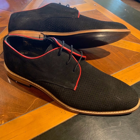 where are deckard shoes made